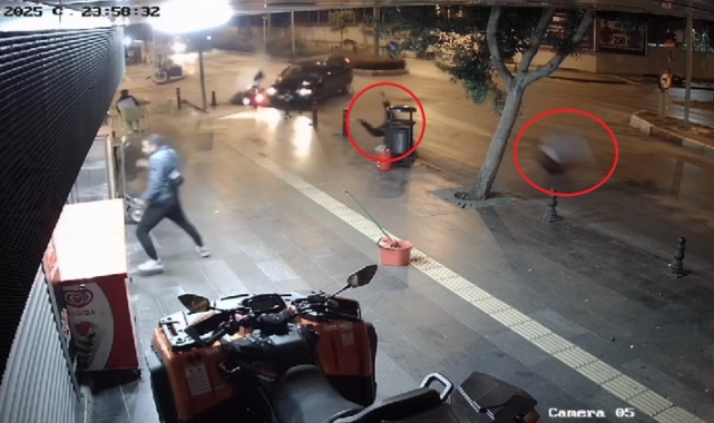 Otomobille çarpışan motosikletteki 2 kişi havaya uçup metrelerce sürüklendi