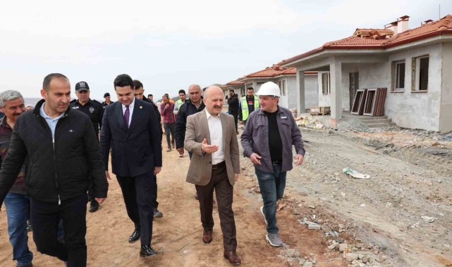 Ozan Köyü deprem evleri incelendi