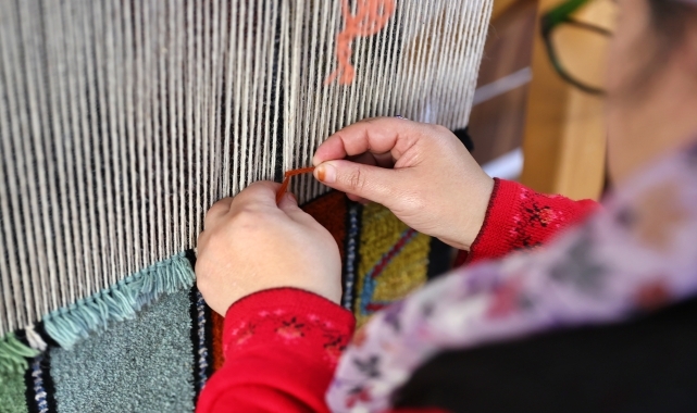 Özel bireyler ve yaşlılar "sanat atölyesi"nde vaktin nasıl geçtiğini anlamıyor