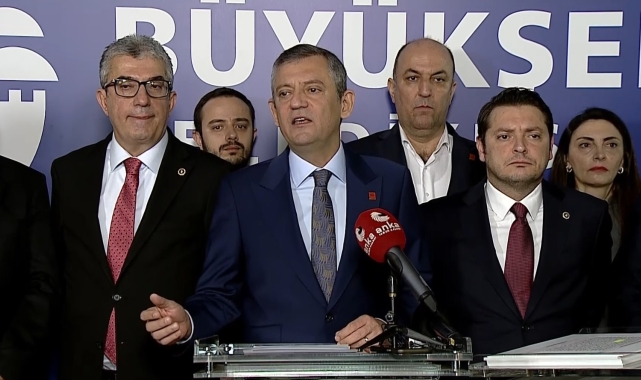 Özel'den mitingleri yayınlamayan medyaya karşı boykot çağrısı