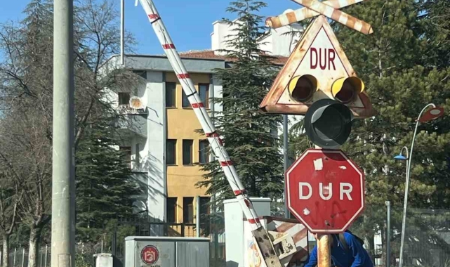 Polatlı'da hemzemin geçitte yaşanan bariyer arızası vatandaşları tedirgin ediyor