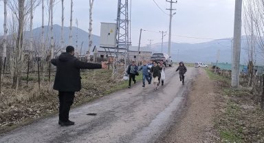 Polis memurundan 150 köy çocuğuna bayram harçlığı