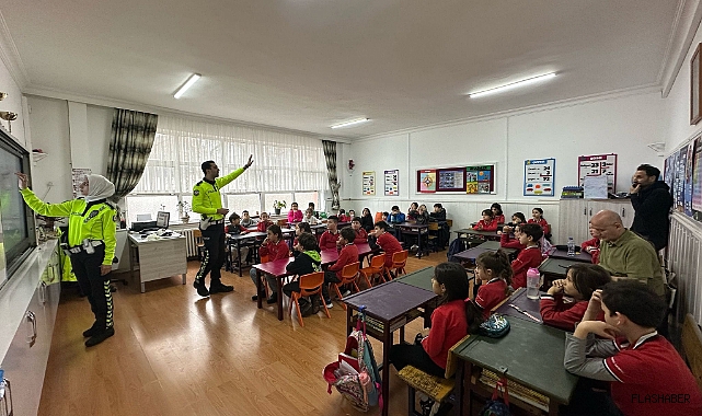 Polislerden öğrencilere trafik eğitimi