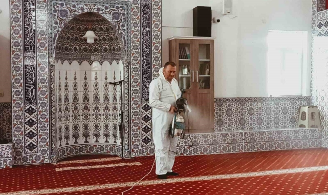 Ramazan ayı boyunca camilerde hijyen çalışmaları devam ediyor