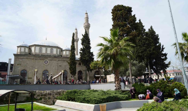 Ramazan'ın son cumasında camiler doldu taştı