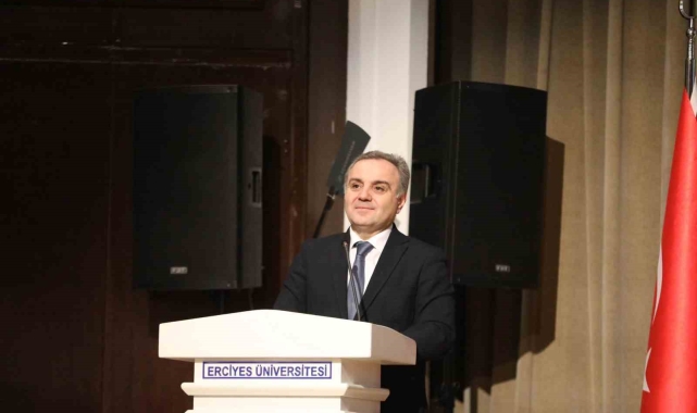 Rektör Altun, 2209 projelerinde yer alan öğrenciler ile bir araya geldi