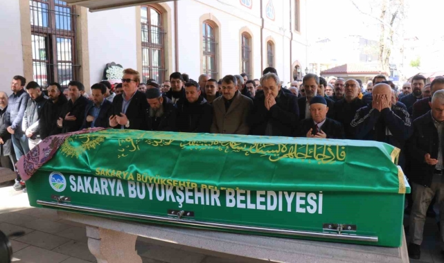 Rektör Atilla Arkan'ın annesi Sakarya'da son yolculuğuna uğurlandı