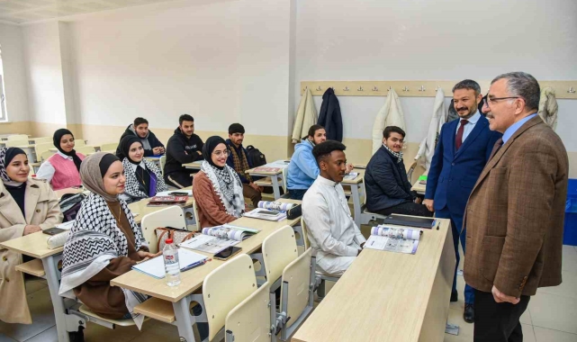 Rektör Gavgalı, Filistinli öğrencilerle bir araya geldi