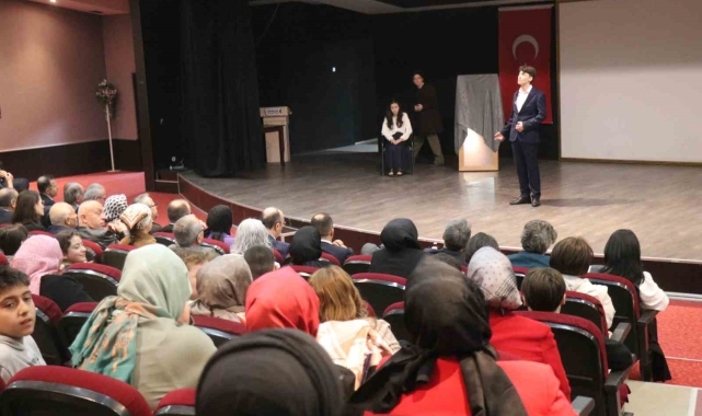 Romandaki kahramanlar tiyatroyla hayat buldu, kukla oyunu minikleri kahkahaya boğdu