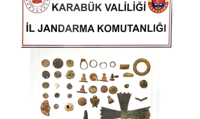 Safranbolu'da araçta 43 parça tarihi eser ele geçirildi