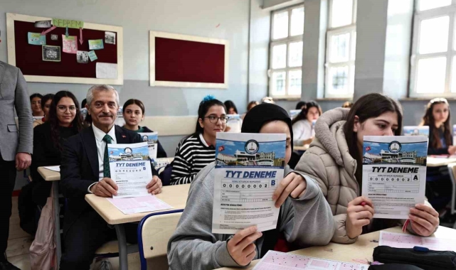 Şahinbey Belediyesi'nden öğrencilere 3 milyondan fazla deneme seti desteği