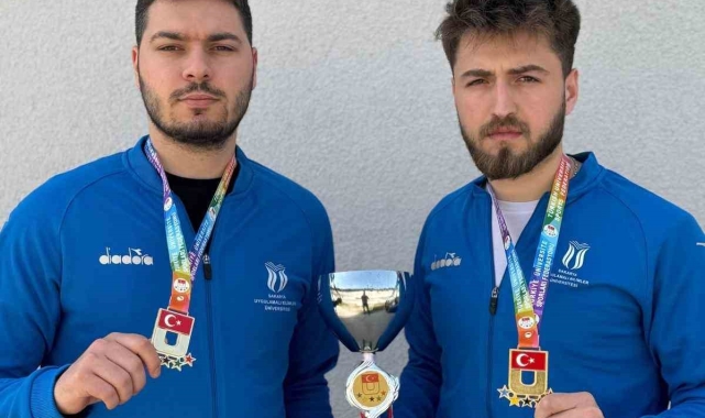 Sakarya Büyükşehir'in karatecileri Manisa'da şampiyon oldu