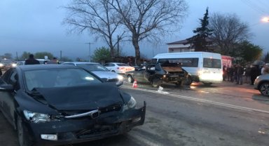 Samsun'da 2 otomobilin çarpıştığı kazada 3 kişi yaralandı