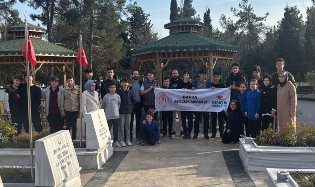 Samsun'da genç gönüllüler ve çalışanları şehitliği ziyaret etti