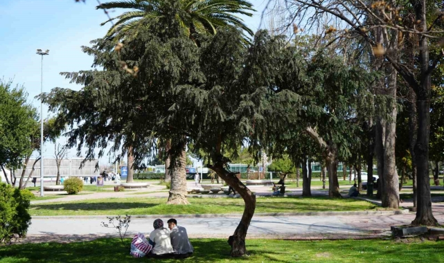Samsun'da hava sıcaklığı mevsim normallerinin 25 derece üstüne çıktı, rekorun kıyısından dönüldü