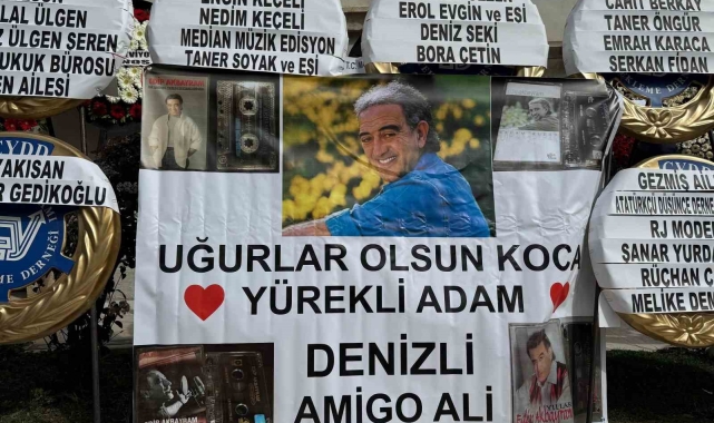 Sanatçı Edip Akbayram son yolculuğuna uğurlandı