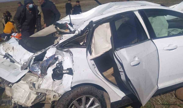 Şanlıurfa'da otomobil şarampole devrildi: 2 ölü, 1 ağır yaralı