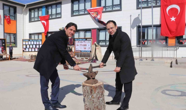 Selendi'nin Nevruz ateşi Rahmanlar Mahallesinde yakıldı