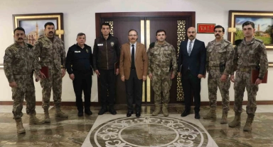 Siirt'te kayıp genç kızı bulan polisler ödüllendirildi