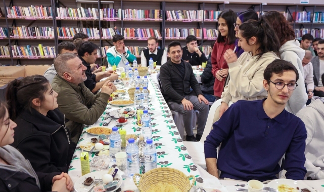 Sincan Belediye Başkanı Ercan, gençlerle sahur yaptı