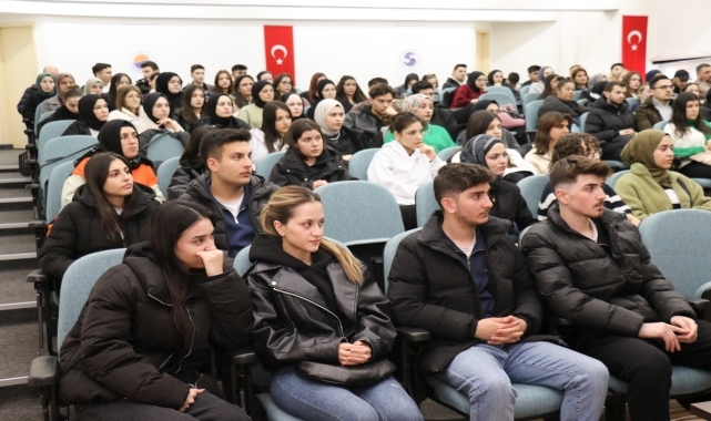 Sinop'ta sağlıkçılar deneyimlerini öğrencilerle paylaştı