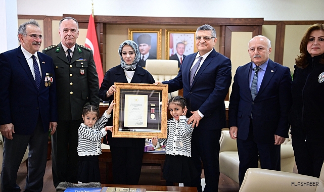 Sinop'ta şehit ailesine Devlet Övünç Madalyası ve Beratı verildi