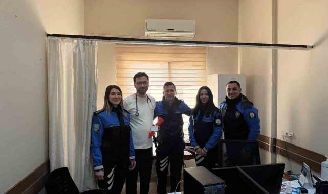 Şırnak emniyetinden 14 Mart Tıp Bayramında doktorlara karanfil