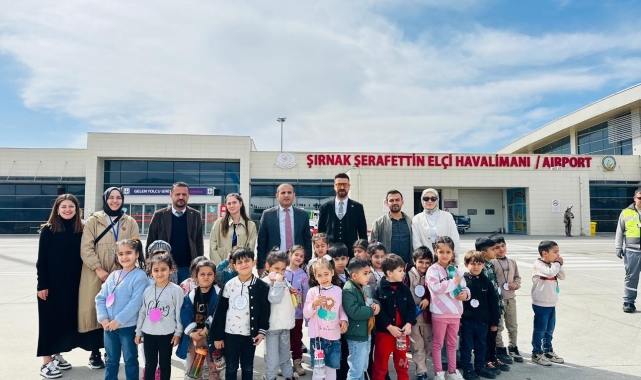 Şırnak'ta anaokulu öğrencileri yolcu uçaklarını yakından gördü