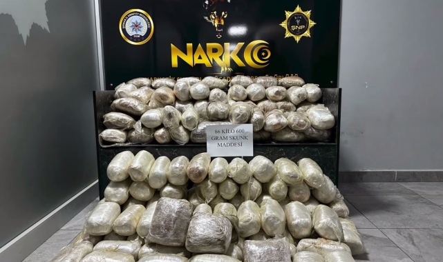 Şırnak'ta araçta 86,6 kilogram skunk ele geçirildi: 3 gözaltı