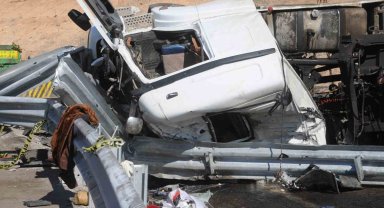 Şırnak'ta freni boşalan tır şarampole devrildi: 1 ölü