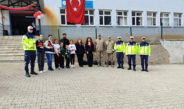 Şırnak'ta öğrencilere "Trafik Dedektifleri Projesi" anlatıldı