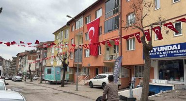 Sivas'a şehit ateşi düştü, baba ocağına Türk bayrağı asıldı