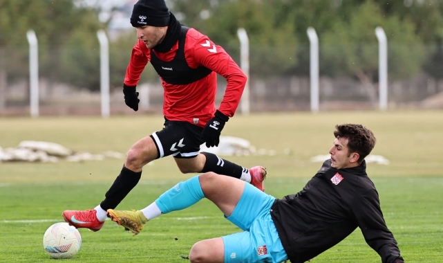 Sivasspor antrenman maçı yaptı