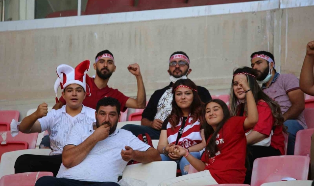 Sivasspor-Göztepe maçı kadın taraftarlara ücretsiz olacak