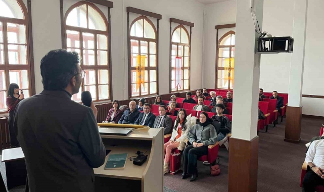 Sivas'ta "Dil, Yazı ve İmla" konulu söyleşi gerçekleştirildi