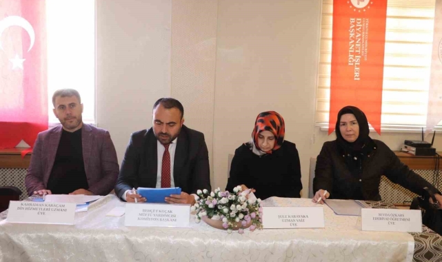 Sivas'ta ortaokul öğrencileri en iyi şiiri okumak için yarıştı