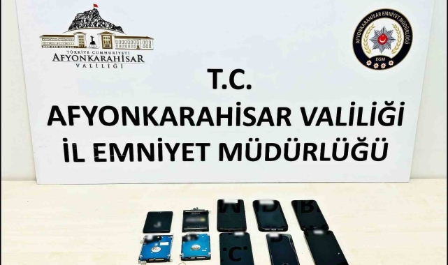 Sosyal medyada müstehcen içerikli videolar paylaşan 4 kişiyi polis yakaladı
