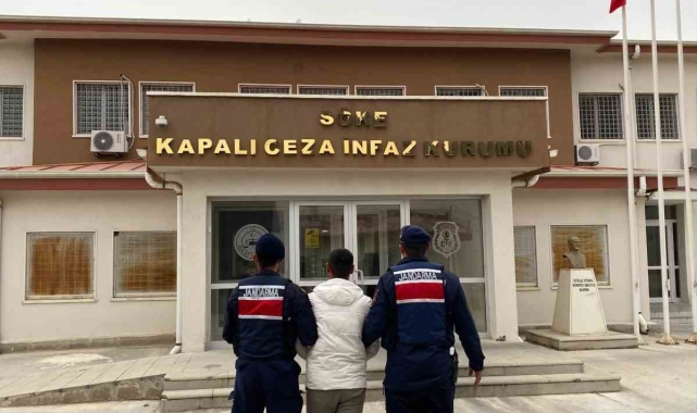 Şüphe üzerine durdurulan araçta 42 düzensiz göçmen yakalandı