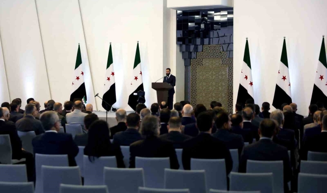 Suriye'de geçiş hükümetinin bakanları açıklandı