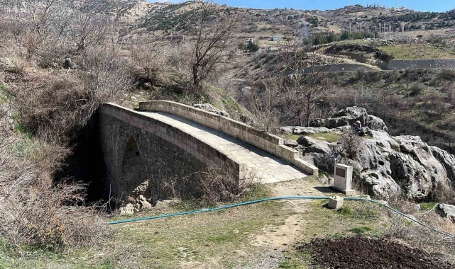 Tarihi köprü 15. yüzyıldan beri ayakta