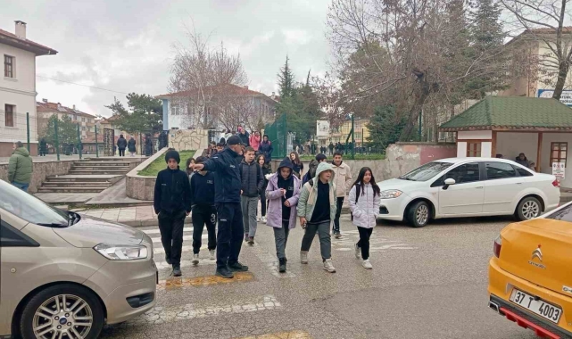 Taşköprü'de zabıta ekipleri sayesinde çocuklar okula güvenle gidiyor