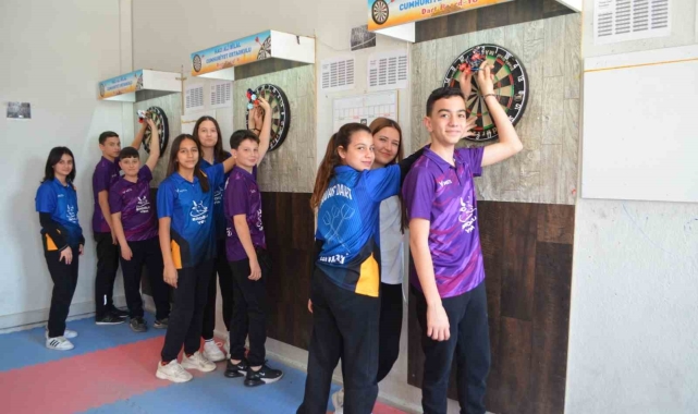 Tavaslı öğrenciler, dartta 2 kez üst üste şampiyon oldu