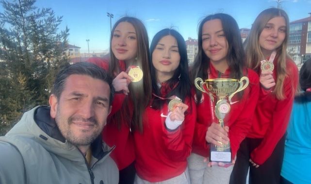 Tavşanlı Atatürk Anadolu Lisesi Genç Kızlar Bocce'de Kütahya şampiyonu oldu