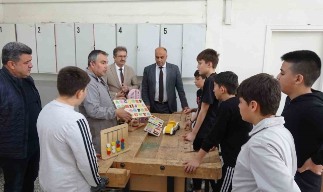 Tavşanlı'da öğrenciler zanaat atölyelerinde yeteneklerini geliştiriyor