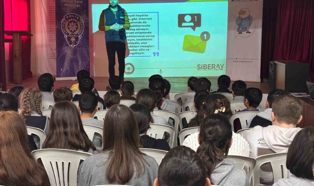 Tekirdağ'da öğrenciler siber tehlikelere karşı bilgilendirildi
