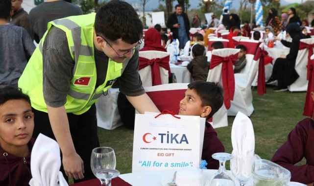 TİKA, Pakistan'da yetim çocuklara iftar yemeği verdi