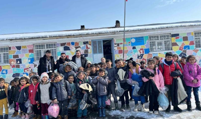Tiyatro oyununun geliri çocuklar ve sokak hayvanlarına bağışlandı
