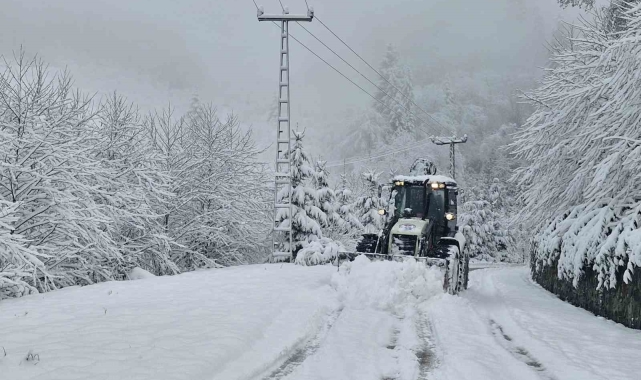 Trabzon'da 124 mahalle yolu kar nedeniyle ulaşıma kapandı