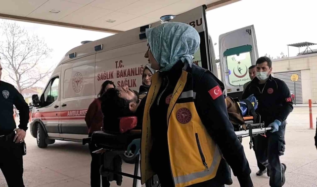Traktörün altında kalan sürücü yaralandı