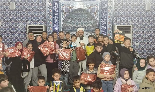 Türkeli'de çocuklar Kadir Gecesi'nde ödüllerine kavuştu